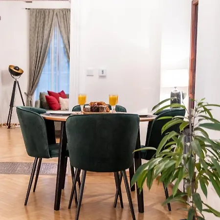 Apartmán Charming In City Center Of *